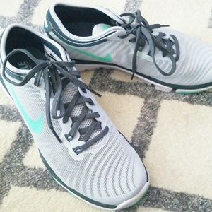 NIKE SUPREME TR4 Womens